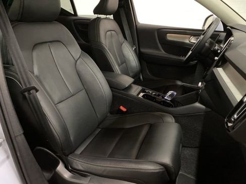 Used 2025 Volvo XC40 B5 Plus image 84