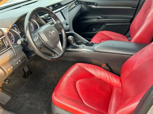 Used 2019 Toyota Camry SE image 10