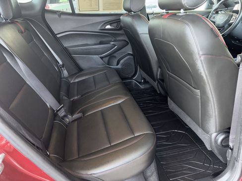 Certified 2024 Chevrolet Trax RS w/ Sunroof Package image 18