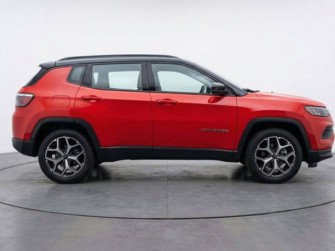 Used 2025 Jeep Compass Limited AWD/4WD image 11
