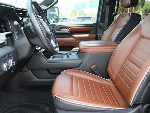 Used 2024 GMC Sierra 3500 Denali Ultimate AWD/4WD image 24