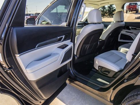 Used 2022 Kia Telluride S image 23