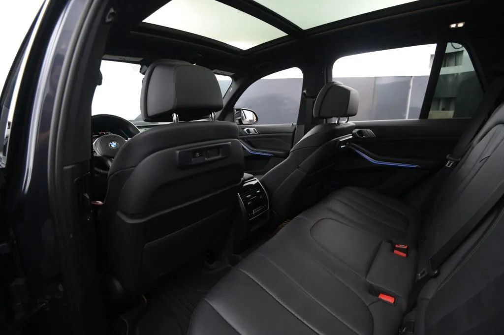 Used 2021 BMW X5 M50i AWD/4WD image 46