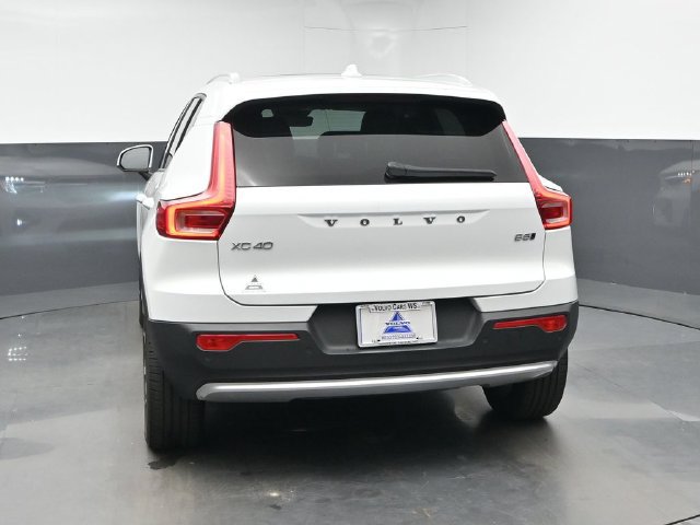 Used 2024 Volvo XC40 B5 Plus AWD/4WD image 7