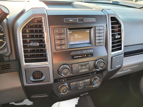 Used 2016 Ford F150 XLT image 29