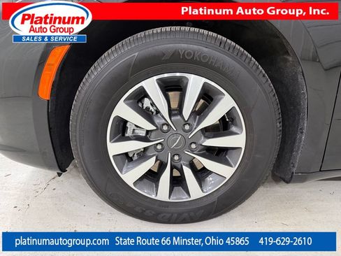 Used 2023 Chrysler Pacifica Limited FWD image 53