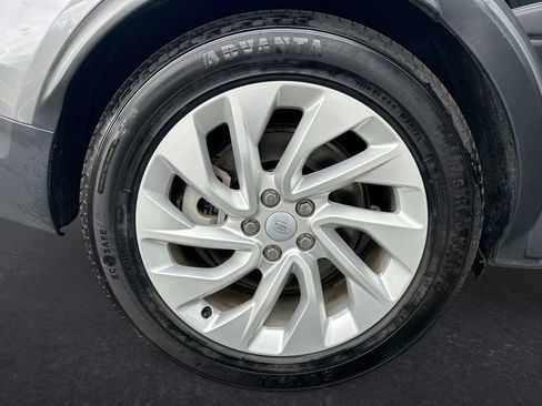 Used 2024 Land Rover Discovery S AWD/4WD image 31