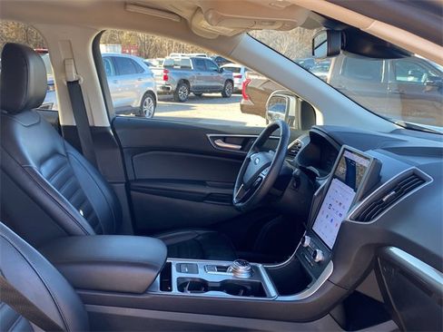 Used 2024 Ford Edge SEL image 11