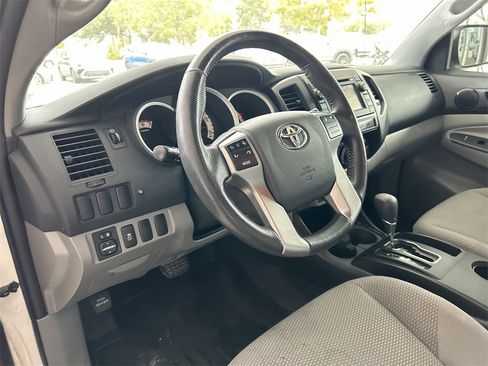 Used 2013 Toyota Tacoma Base image 15