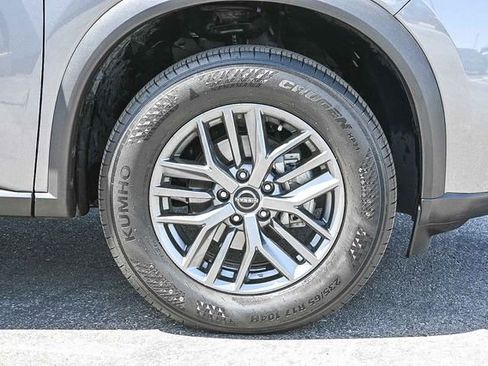 Used 2023 Nissan Rogue S FWD image 13