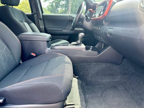 Used 2017 Toyota Tacoma TRD Sport w/ Tow Package AWD/4WD image 23