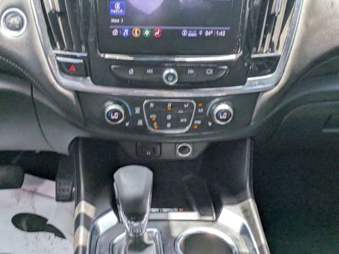Used 2023 Chevrolet Traverse LT FWD image 17