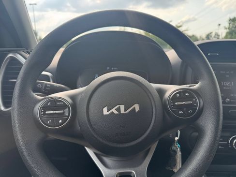 Used 2025 Kia Soul LX w/ LX Technology Package FWD image 21