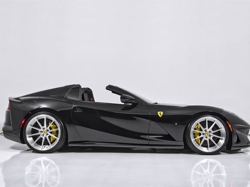 Used 2022 Ferrari 812 GTS RWD image 15