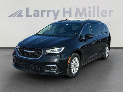 Used 2021 Chrysler Pacifica Touring-L w/ Uconnect Theater Family Group