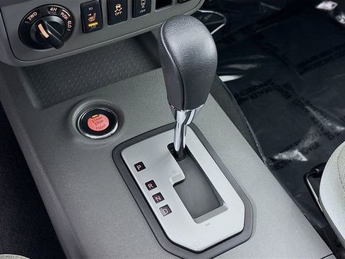 Used 2020 Nissan Frontier SV w/ Midnight Edition Floor Mats image 17