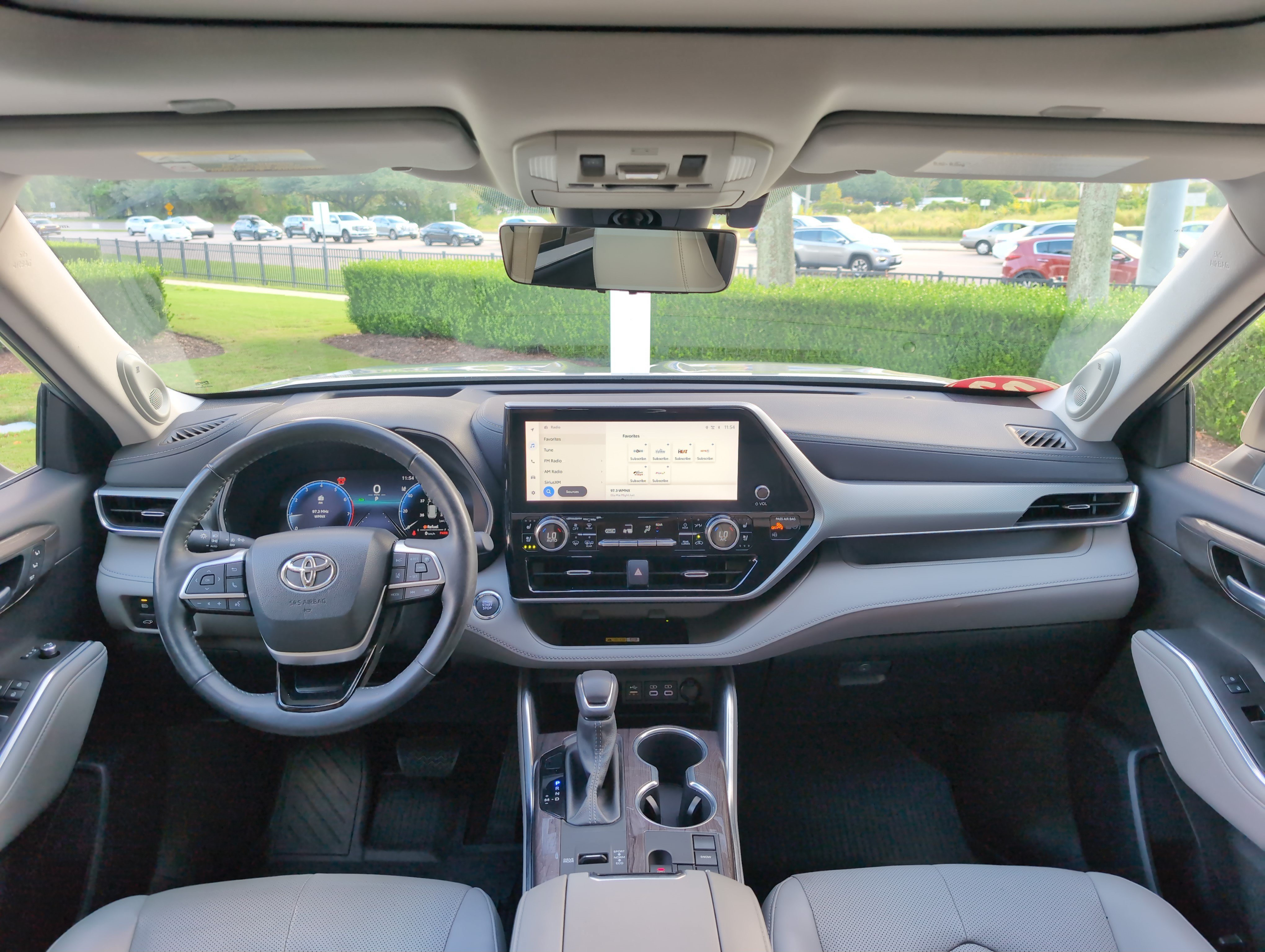 Used 2023 Toyota Highlander Platinum FWD image 29