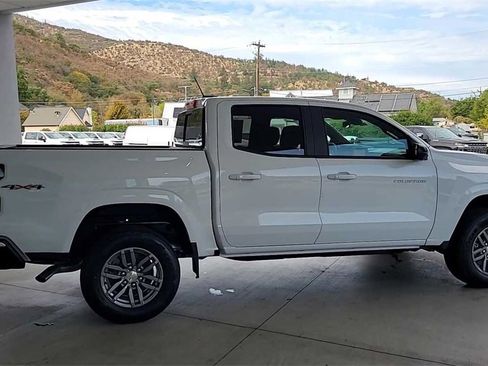 New 2024 Chevrolet Colorado LT w/ LT Convenience Package III image 2