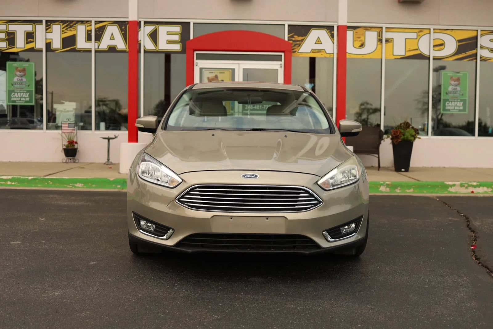 Used 2016 Ford Focus Titanium FWD image 2