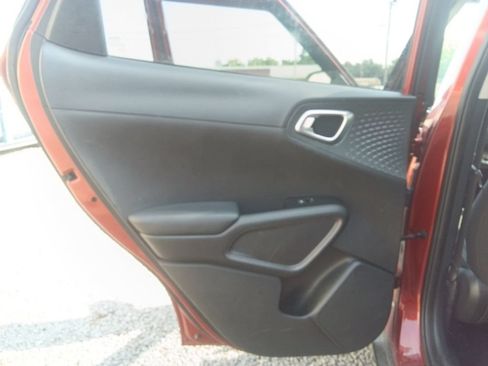 Used 2020 Kia Soul S FWD image 31