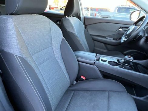 Used 2022 Nissan Rogue SV image 24