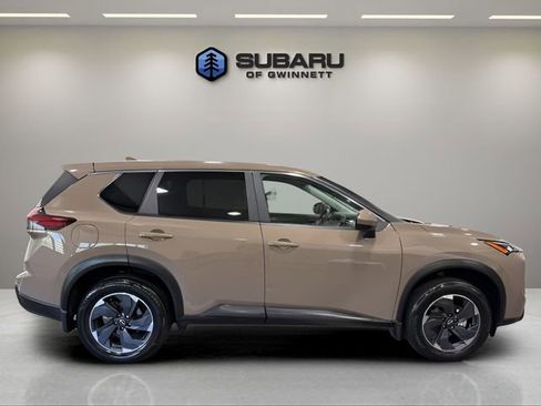 Used 2024 Nissan Rogue SV image 6