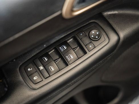 Used 2016 Jeep Grand Cherokee Laredo AWD/4WD image 35