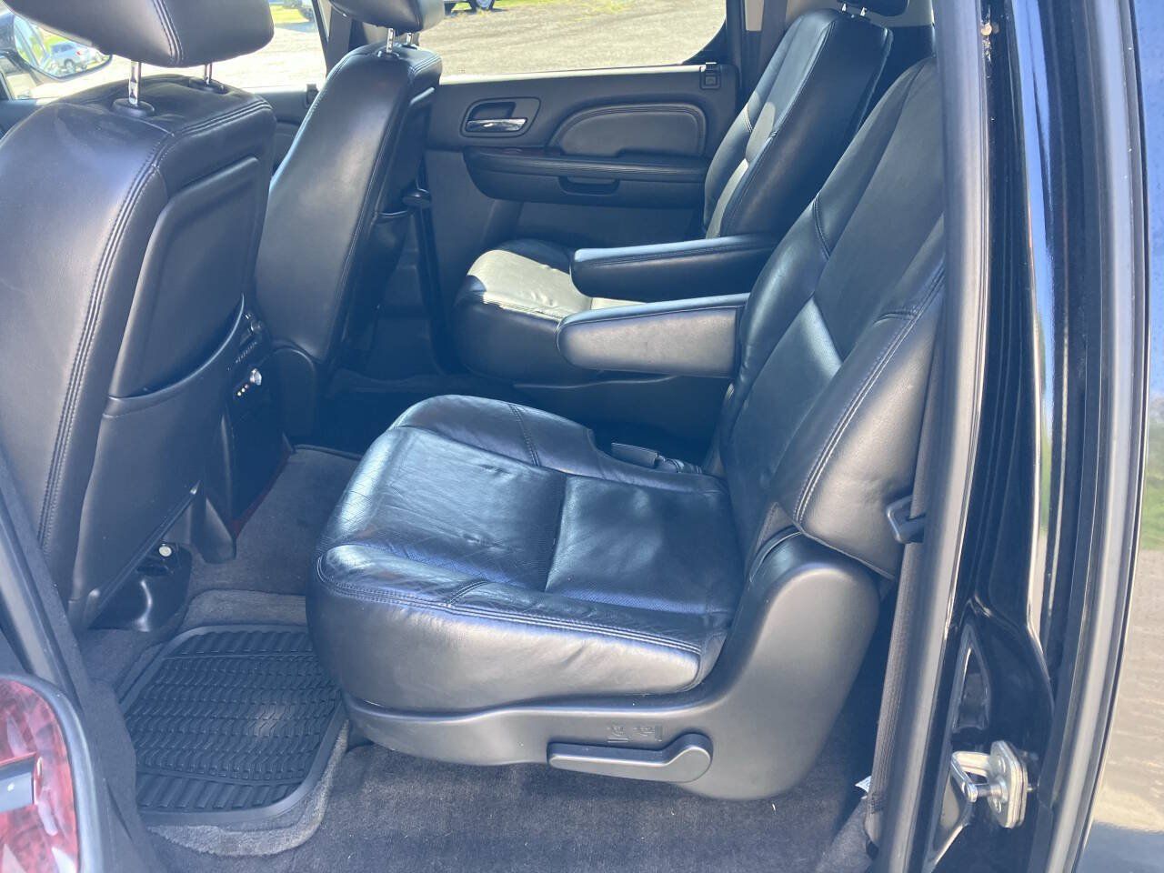 Used 2010 Cadillac Escalade ESV Premium RWD image 8