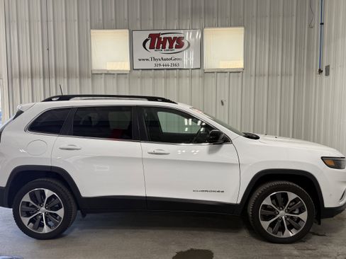Used 2022 Jeep Cherokee Limited w/ Elite Package AWD/4WD image 2