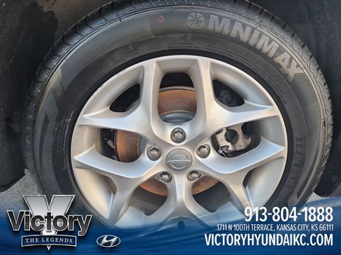 Used 2019 Chrysler Pacifica Touring Plus w/ Tire & Wheel Group FWD image 26