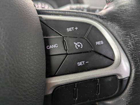 Used 2016 Jeep Renegade Trailhawk w/ Premium Trailhawk Package AWD/4WD image 14
