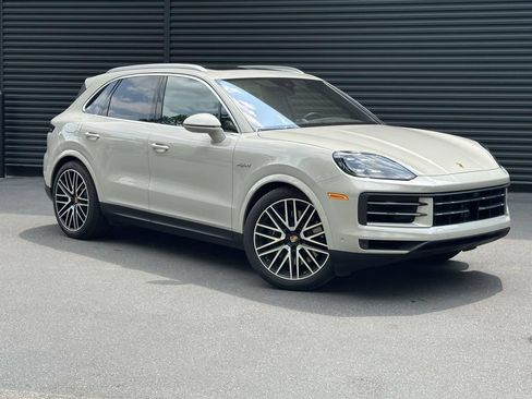 Certified 2025 Porsche Cayenne E-Hybrid AWD/4WD image 7