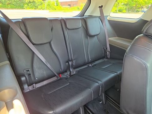 Used 2025 Kia Carnival FWD image 19