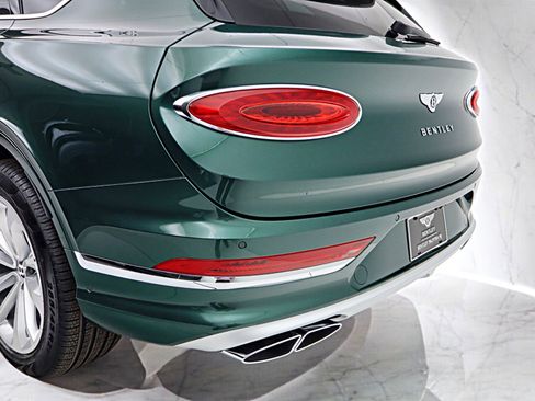 New 2025 Bentley Bentayga Extended Wheelbase image 8