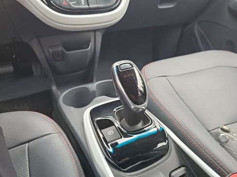 Used 2019 Chevrolet Bolt Premier w/ Infotainment Package FWD image 26