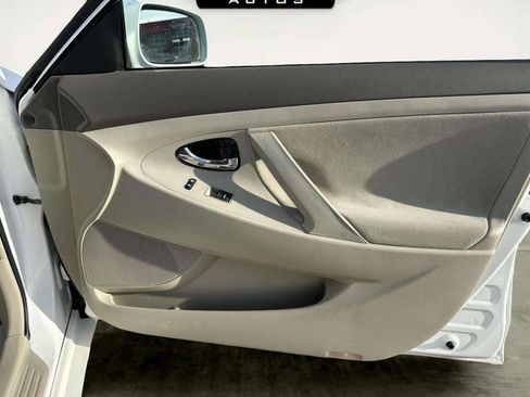 Used 2011 Toyota Camry LE image 19