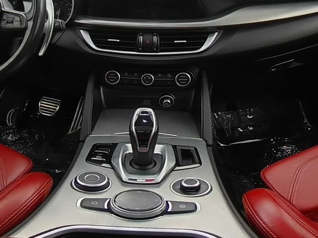 Used 2022 Alfa Romeo Stelvio Veloce AWD/4WD image 32