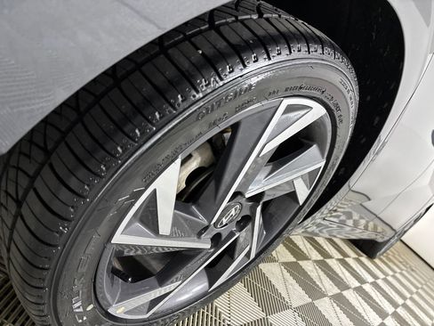 Used 2025 Hyundai Elantra Sport FWD image 33