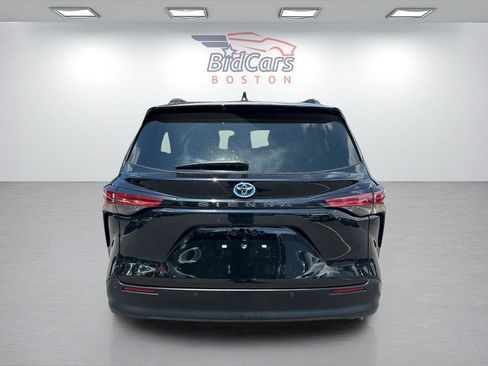 Used 2021 Toyota Sienna XLE w/ XLE Plus Package FWD image 5