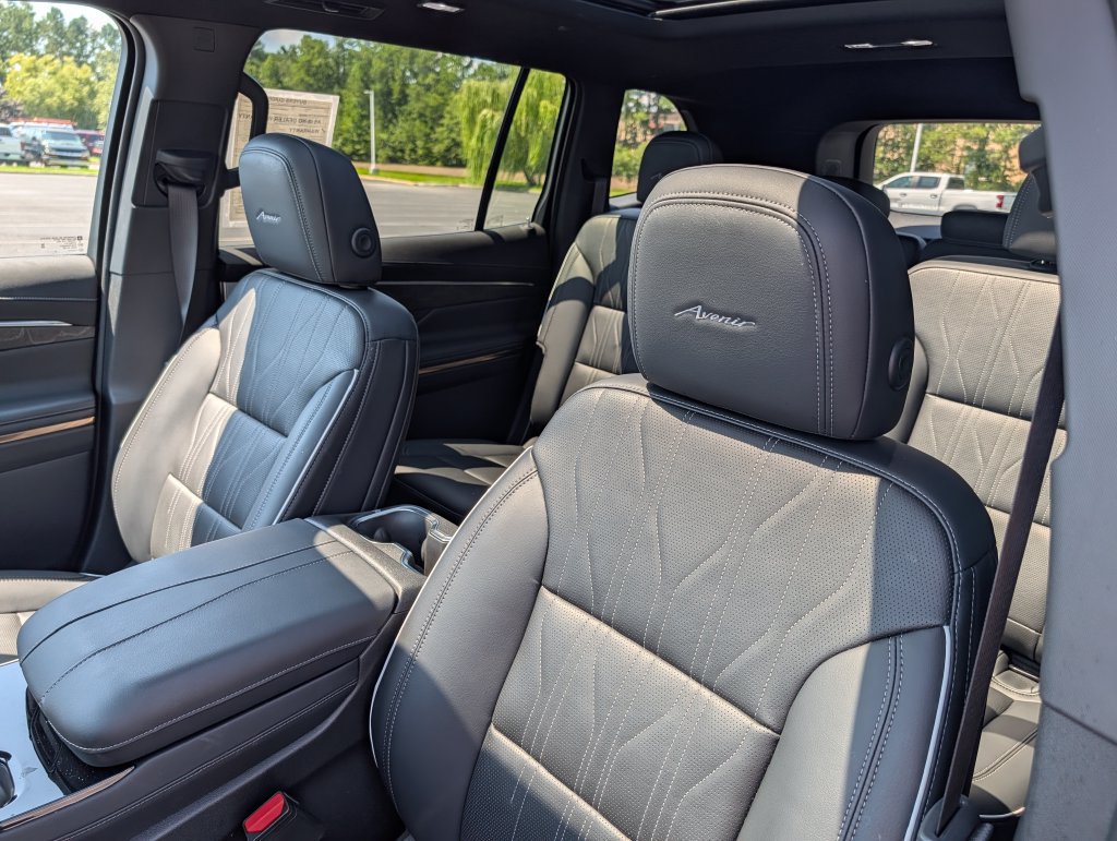 Used 2026 Buick Enclave Avenir w/ Super Cruise Package AWD/4WD image 23
