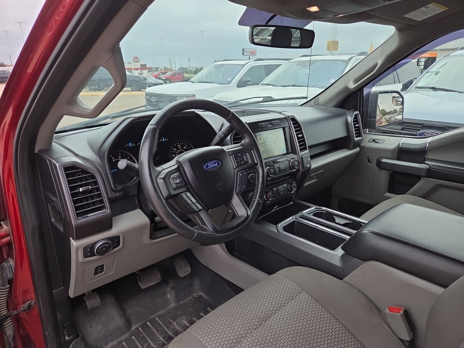 Used 2017 Ford F150 XLT w/ Equipment Group 302A Luxury AWD/4WD image 9