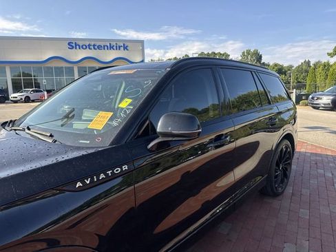 Used 2025 Lincoln Aviator Reserve w/ Luxury Package RWD image 5