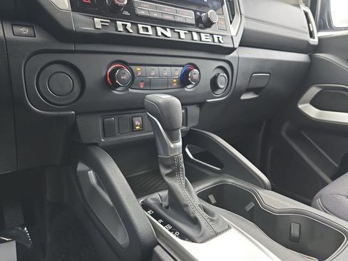 Used 2025 Nissan Frontier SV image 33