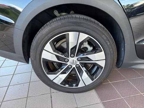 Used 2025 Volvo V60 B5 Cross Country Plus AWD/4WD image 26