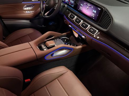 New 2026 Mercedes-Benz GLS 450 4MATIC image 16