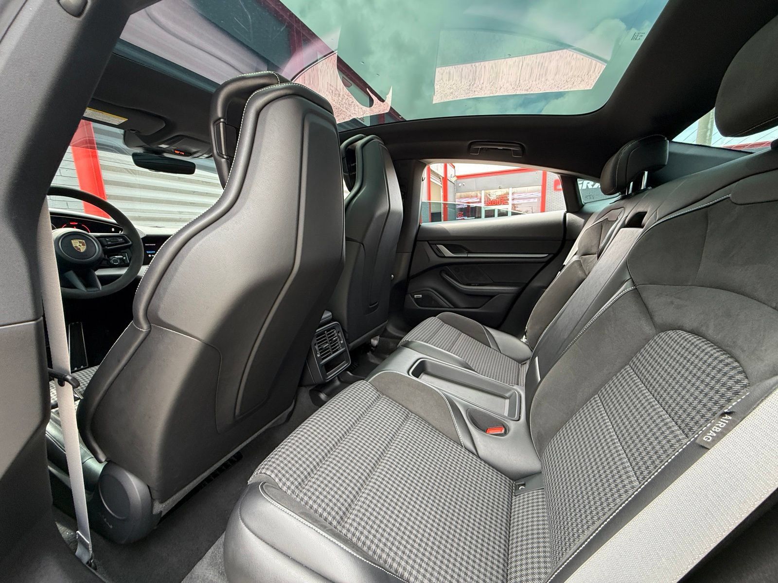 Used 2025 Porsche Taycan RWD image 18