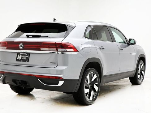 Used 2025 Volkswagen Atlas Cross Sport SE image 9