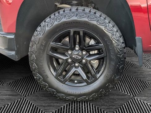 Used 2022 Chevrolet Silverado 1500 LT Trail Boss w/ LPO, Dark Essentials Package AWD/4WD image 9