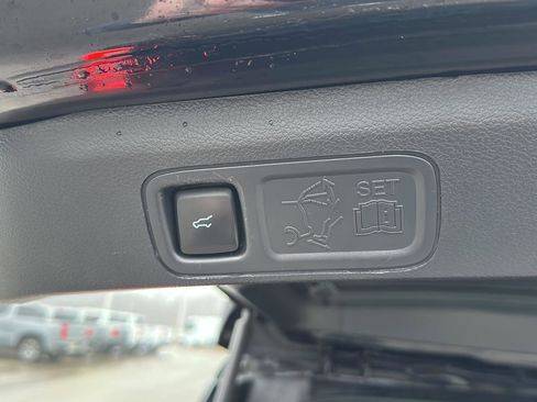 Used 2024 Ford Expedition Limited image 9