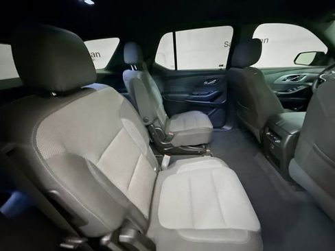 Used 2023 Chevrolet Traverse LT image 30